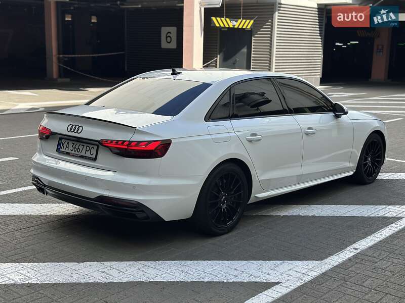 Седан Audi A4 2022 в Киеве