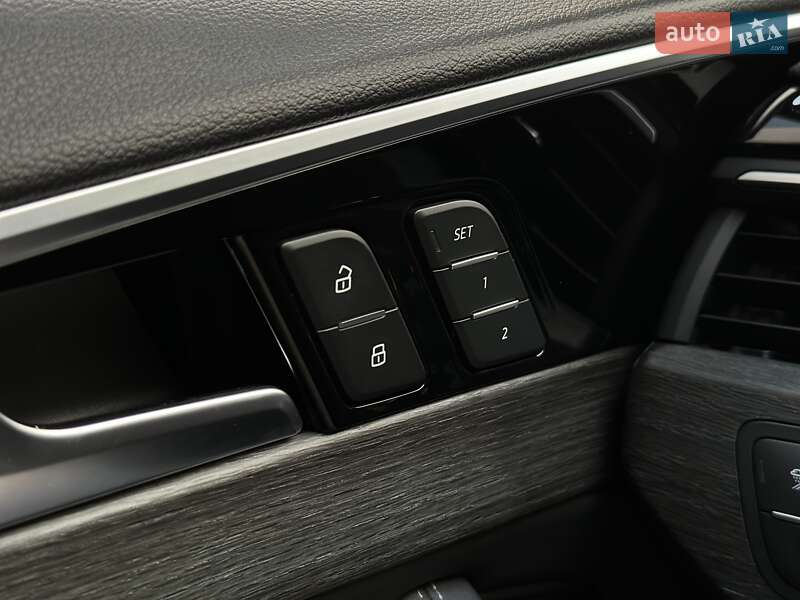 Седан Audi A4 2022 в Киеве