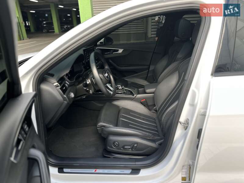 Седан Audi A4 2022 в Киеве