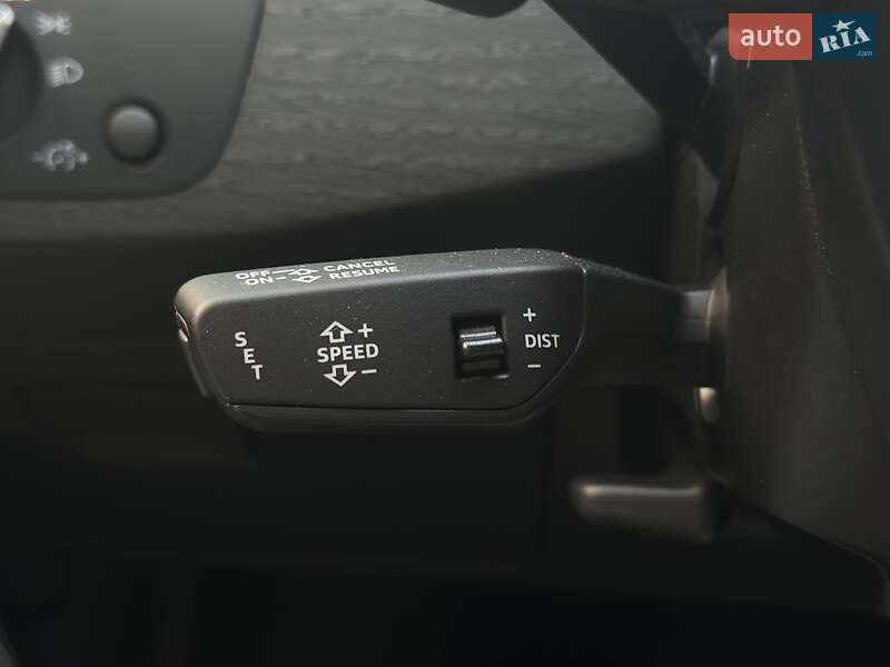Седан Audi A4 2022 в Киеве