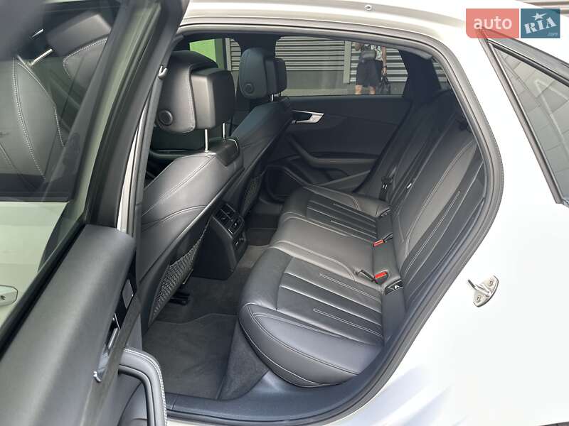 Седан Audi A4 2022 в Киеве