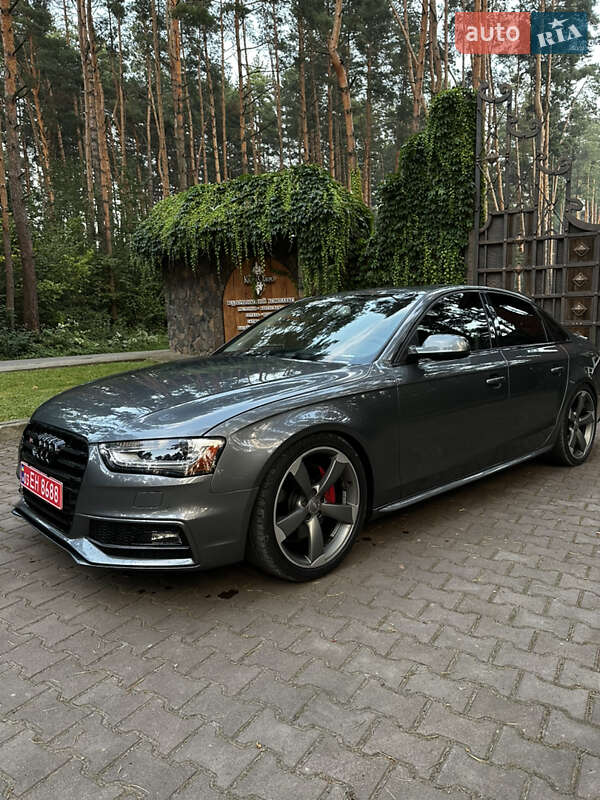 Седан Audi A4 2013 в Новояворівську