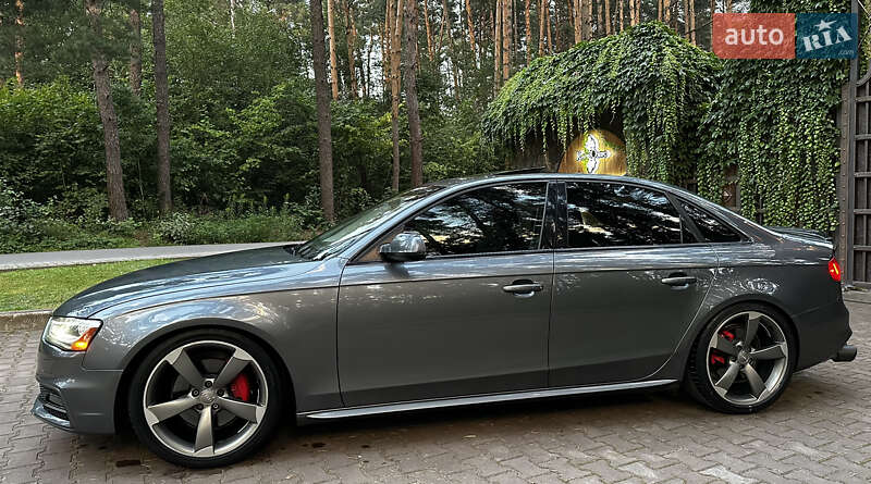 Седан Audi A4 2013 в Новояворівську