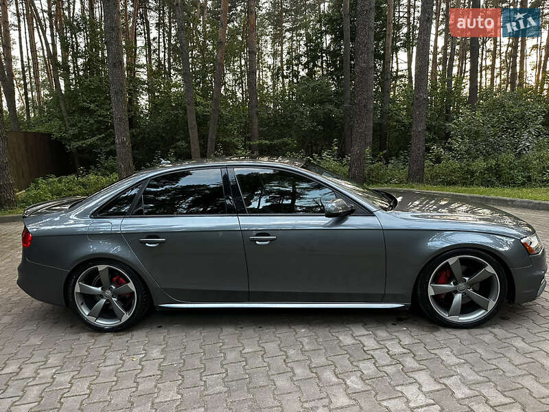 Седан Audi A4 2013 в Новояворівську