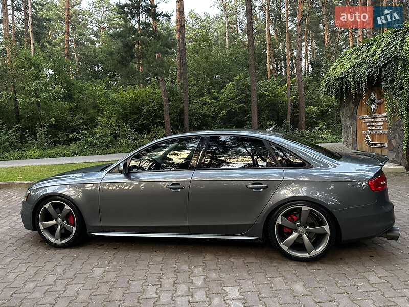 Седан Audi A4 2013 в Новояворівську