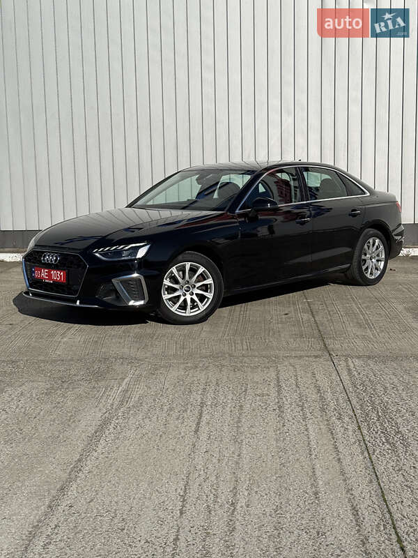 Седан Audi A4 2021 в Чернівцях