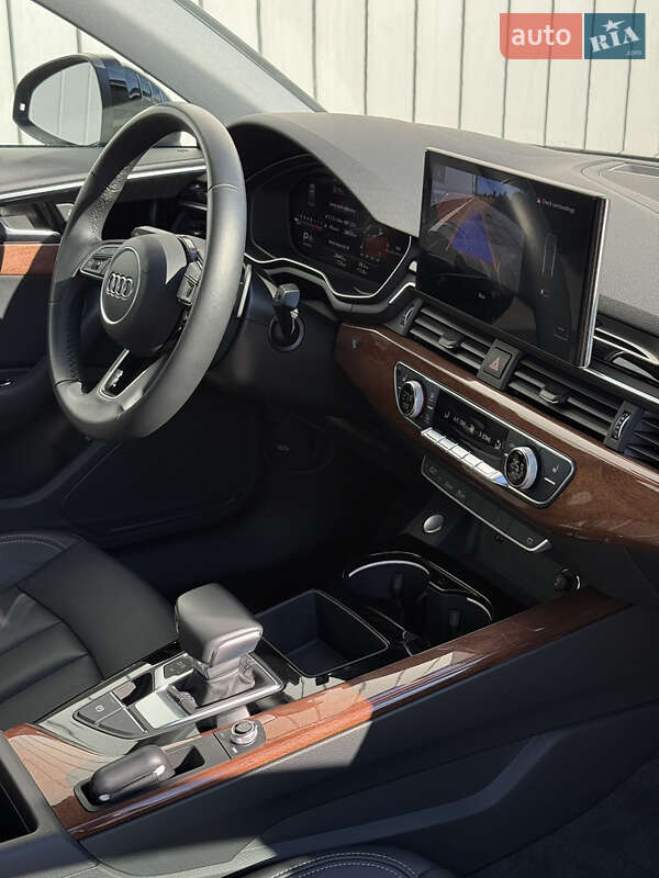 Седан Audi A4 2021 в Чернівцях