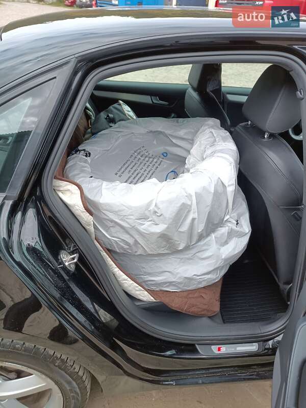 Седан Audi A4 2010 в Львові