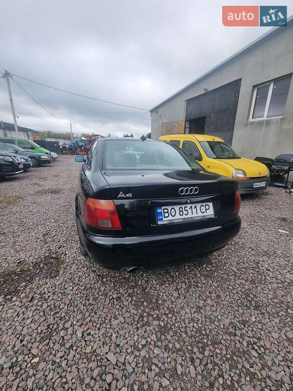 Седан Audi A4 1995 в Кременці