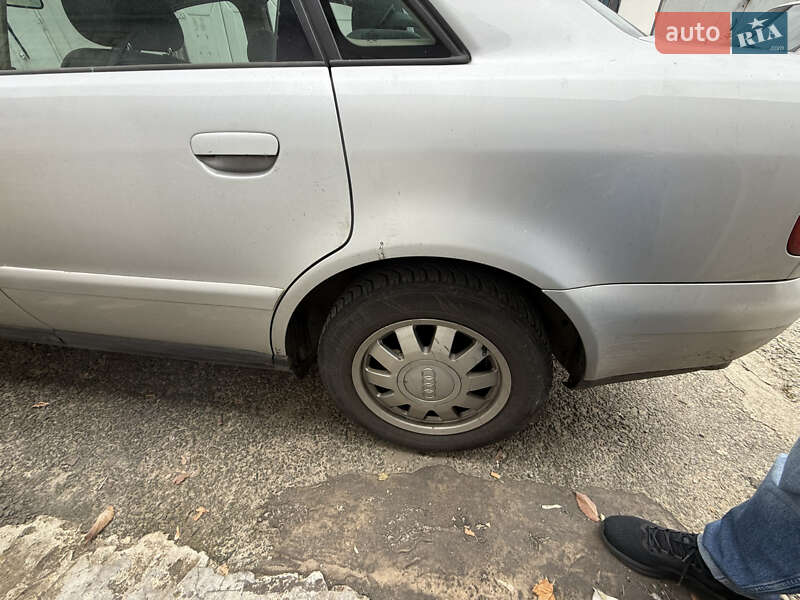 Седан Audi A4 1999 в Києві