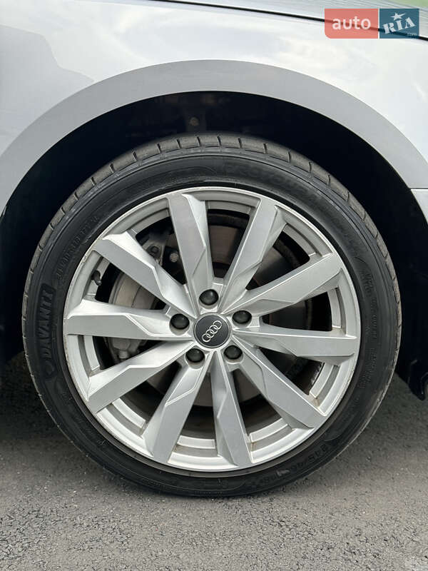 Седан Audi A4 2016 в Киеве