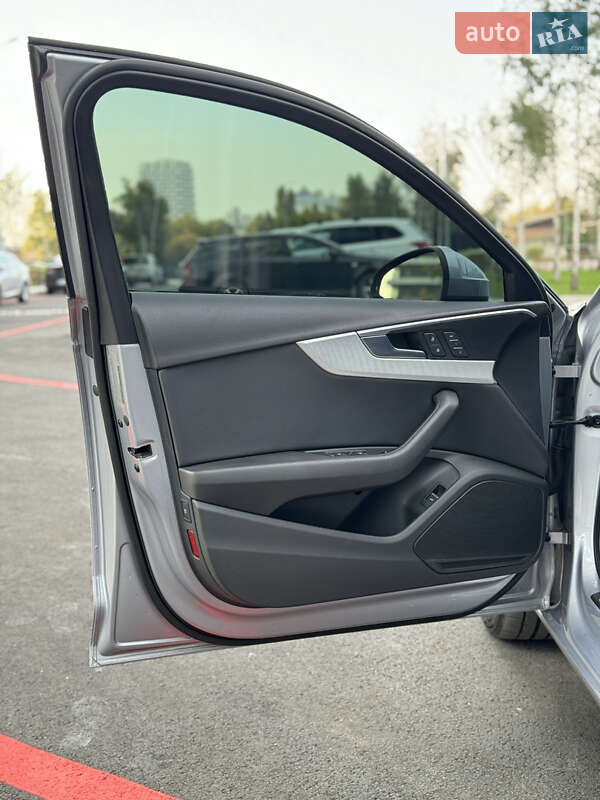 Седан Audi A4 2016 в Киеве