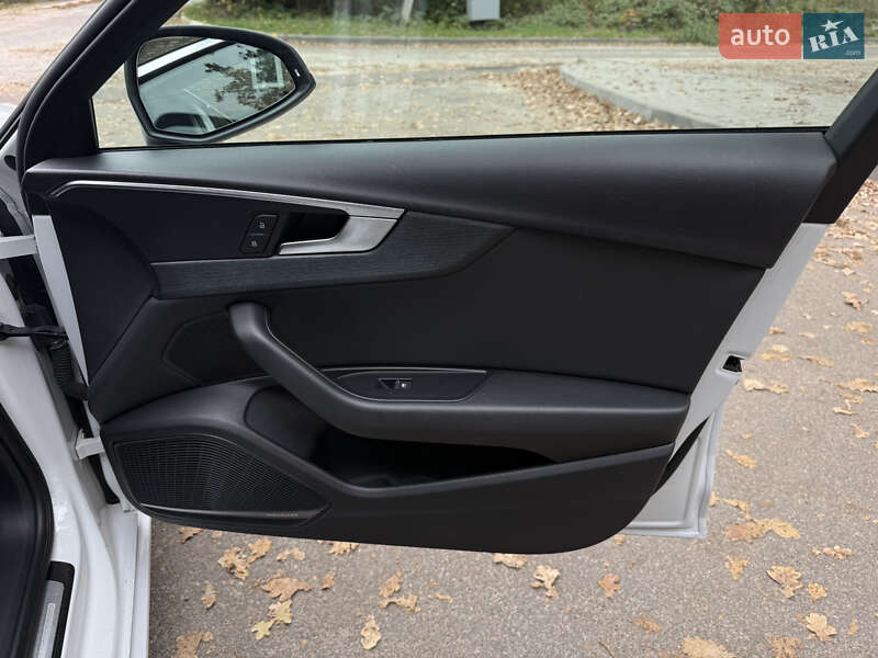 Седан Audi A4 2017 в Києві