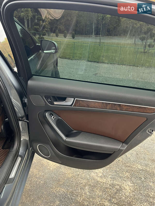 Седан Audi A4 2012 в Хмельницькому