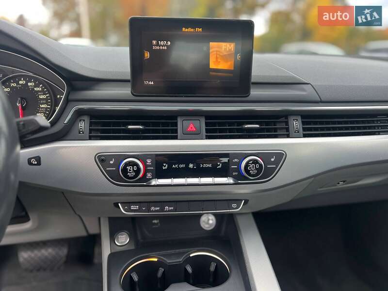 Седан Audi A4 2018 в Стрию