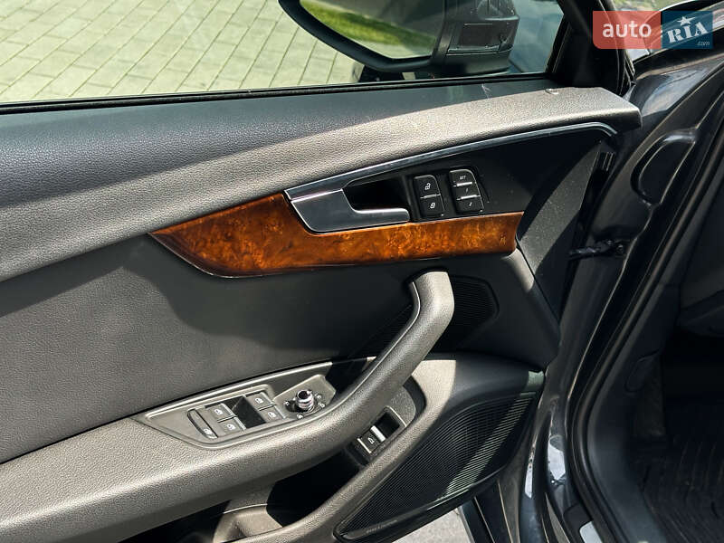 Седан Audi A4 2018 в Ужгороді