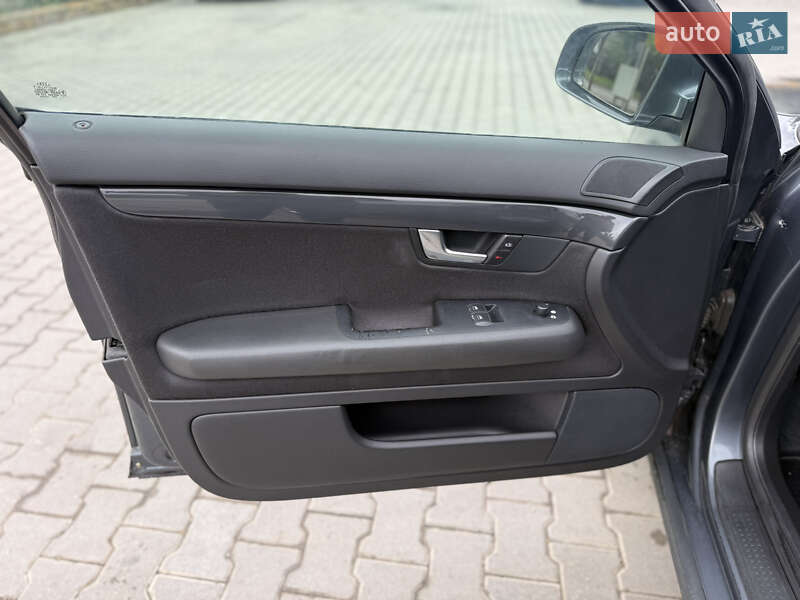 Седан Audi A4 2004 в Могилев-Подольске