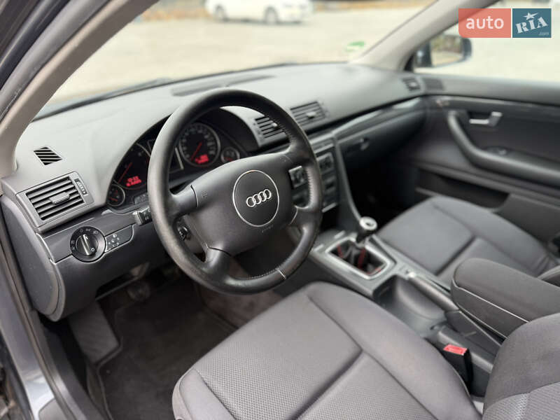 Седан Audi A4 2004 в Могилев-Подольске