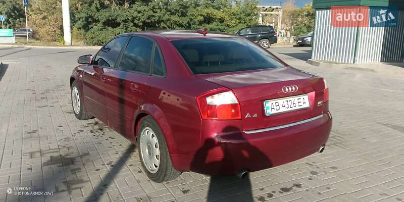 Седан Audi A4 2004 в 