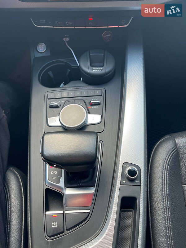 Седан Audi A4 2017 в Киеве