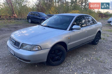 Седан Audi A4 1997 в Ромнах