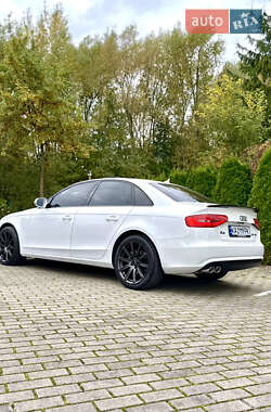 Седан Audi A4 2014 в Львове