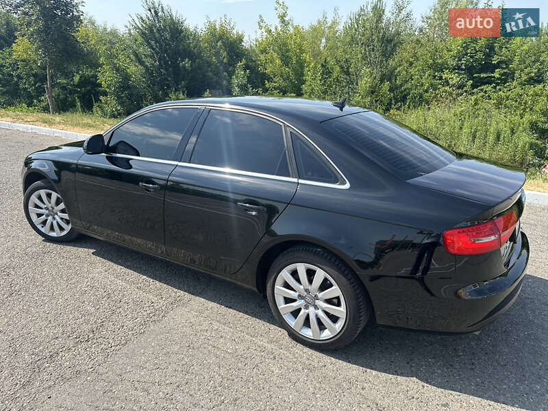 Седан Audi A4 2012 в 