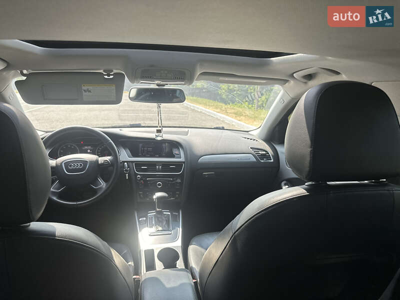 Седан Audi A4 2012 в Чернівцях
