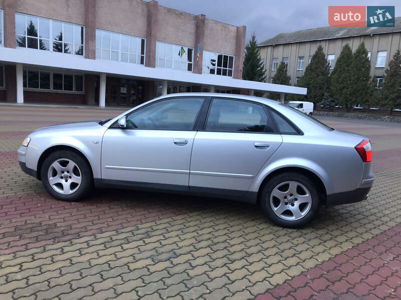 Седан Audi A4 2002 в Корсуне-Шевченковском