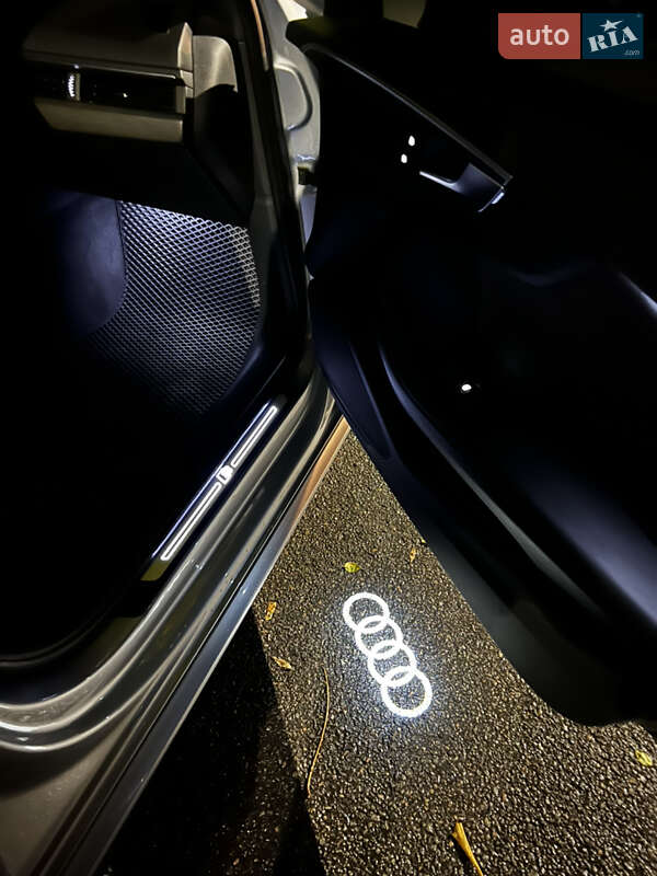 Седан Audi A4 2018 в Днепре