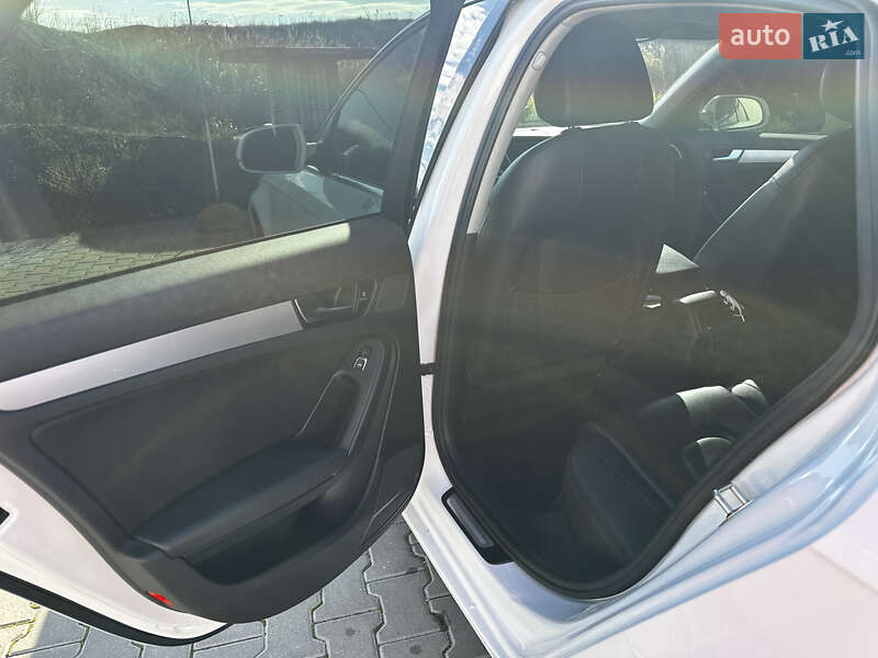 Седан Audi A4 2012 в Одесі