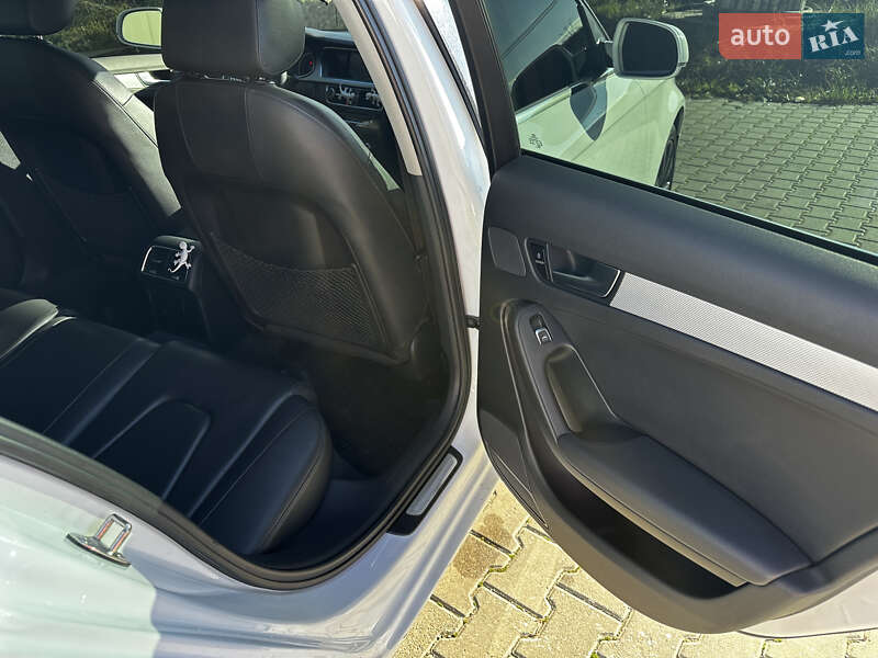 Седан Audi A4 2012 в Одесі