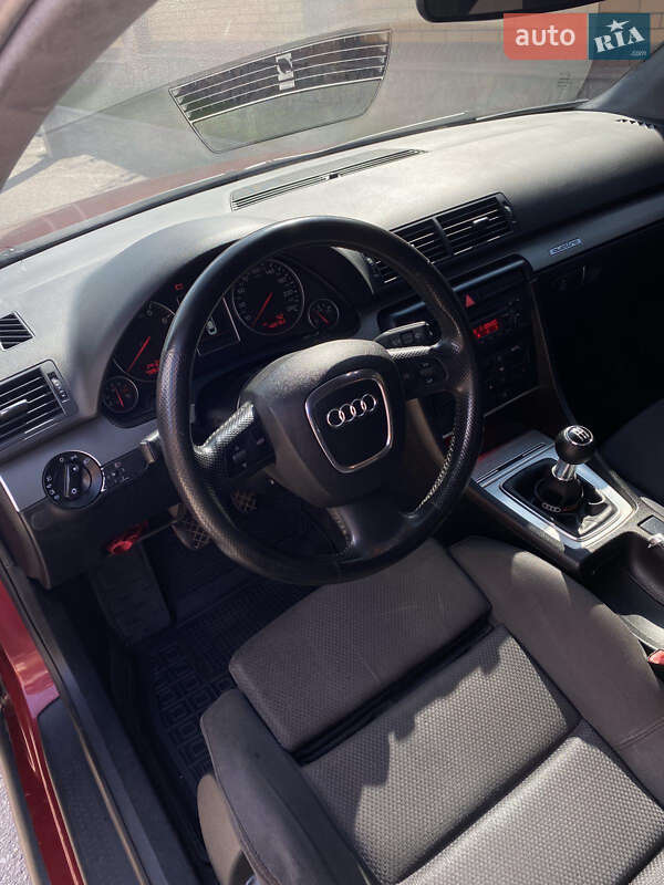 Седан Audi A4 2002 в Олександрії