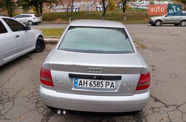 Седан Audi A4 2000 в 