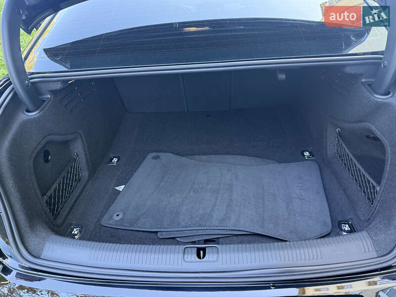 Седан Audi A4 2021 в Львове