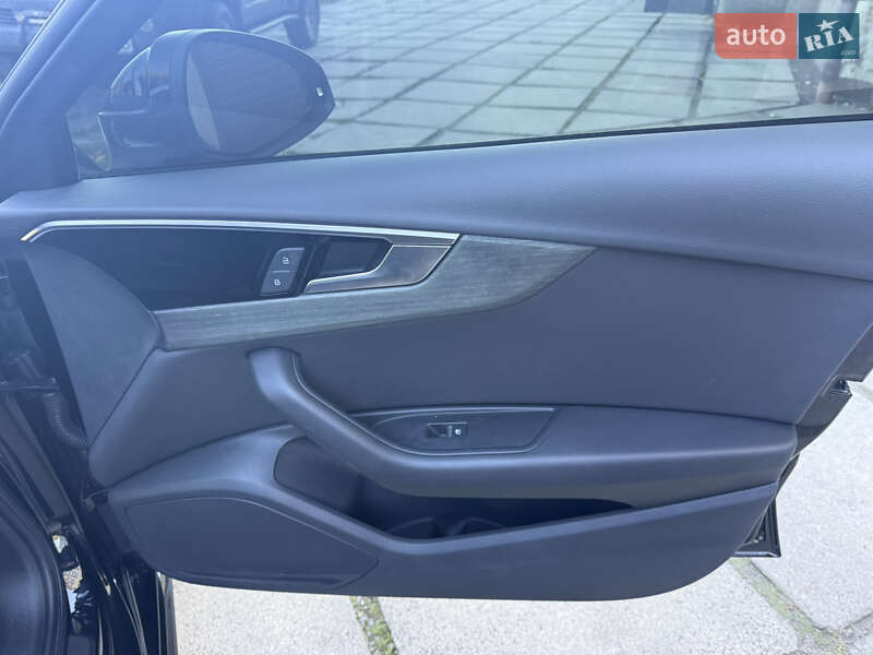 Седан Audi A4 2021 в Львове