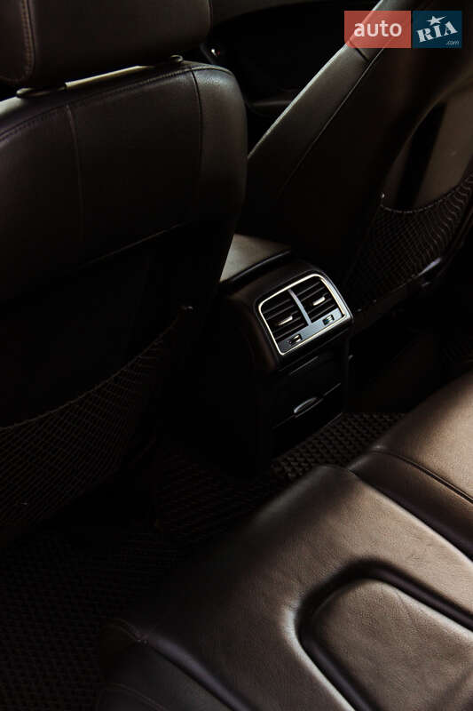 Седан Audi A4 2013 в Луцке