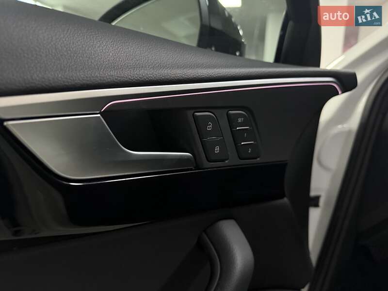 Седан Audi A4 2024 в Полтаві