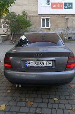 Седан Audi A4 1996 в  фото 4 Седан Audi A4 1996 в