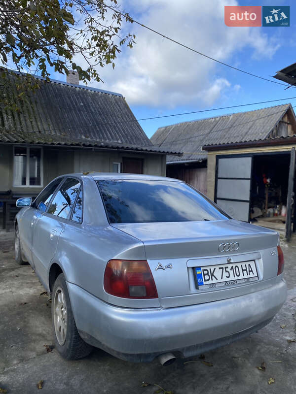 Седан Audi A4 1997 в Сарнах