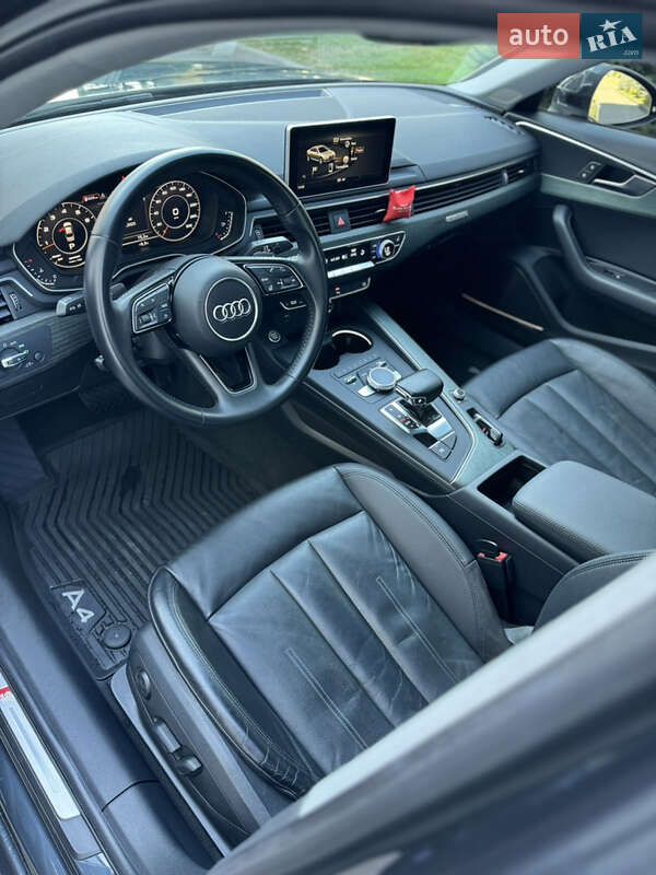 Седан Audi A4 2018 в Ровно