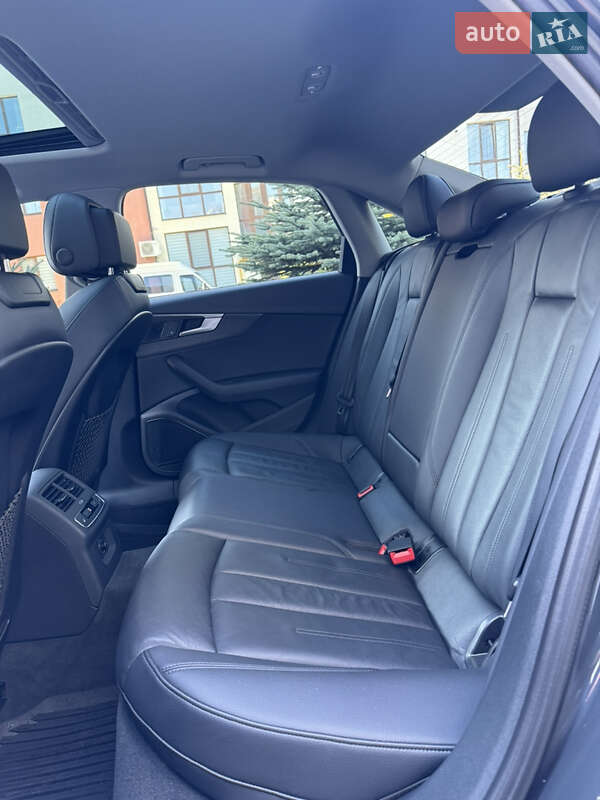 Седан Audi A4 2018 в Ровно