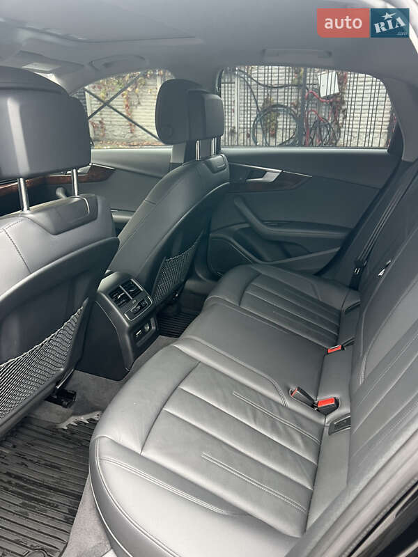 Седан Audi A4 2018 в Харкові