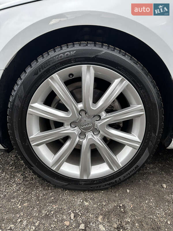 Седан Audi A4 2019 в Білогородці
