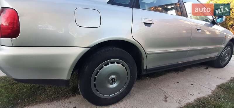 Седан Audi A4 1997 в Тернополе