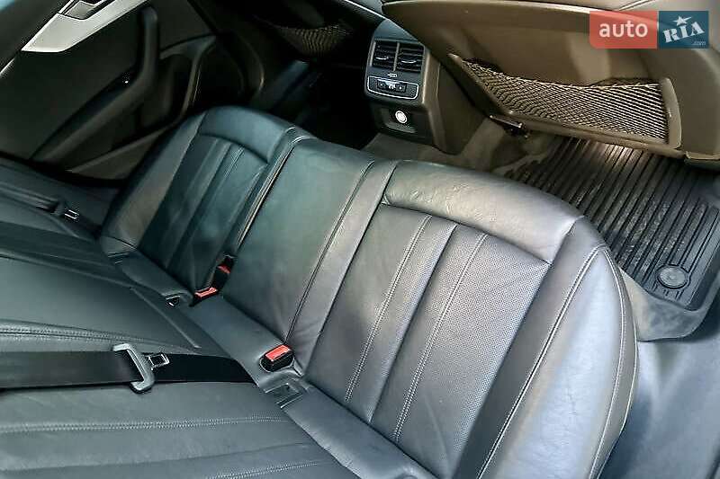 Седан Audi A4 2017 в Львові