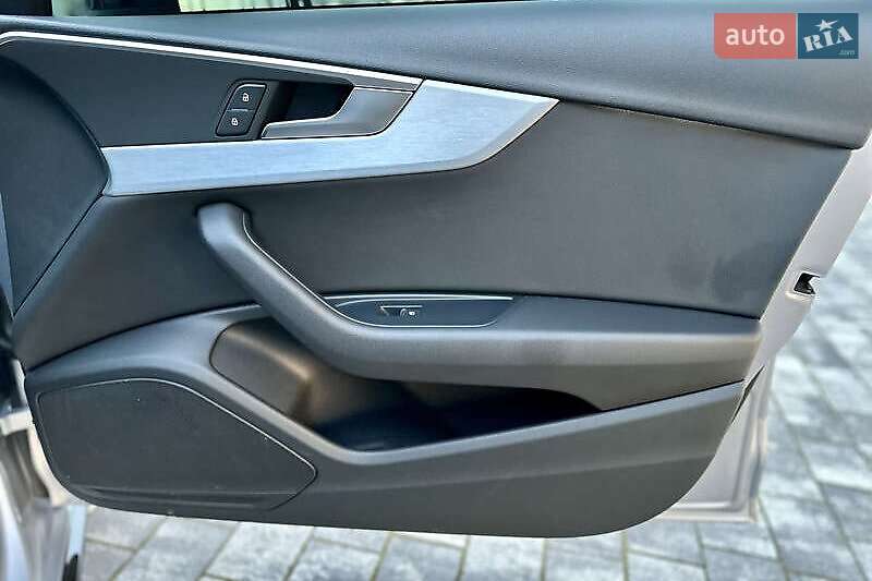Седан Audi A4 2017 в Львові