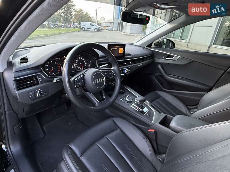 Седан Audi A4 2019 в Киеве