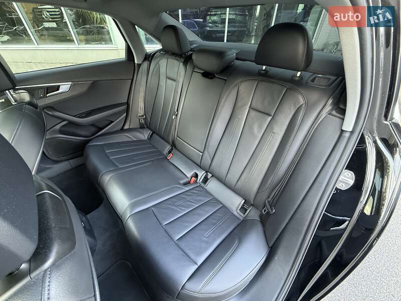 Седан Audi A4 2019 в Киеве