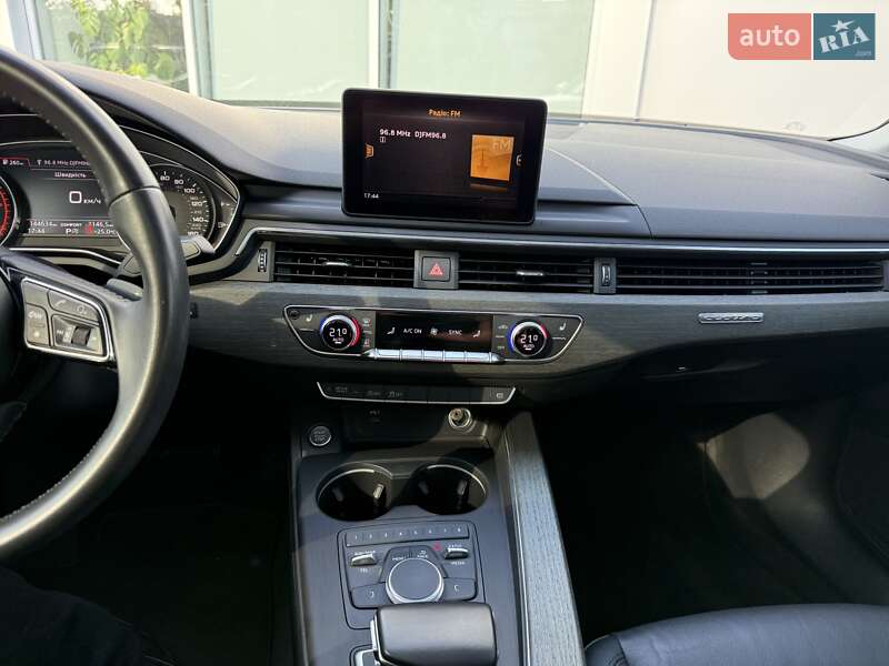 Седан Audi A4 2019 в Киеве